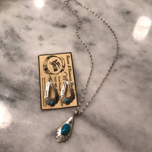 Jewelry - Set of turquoise necklace and earrings